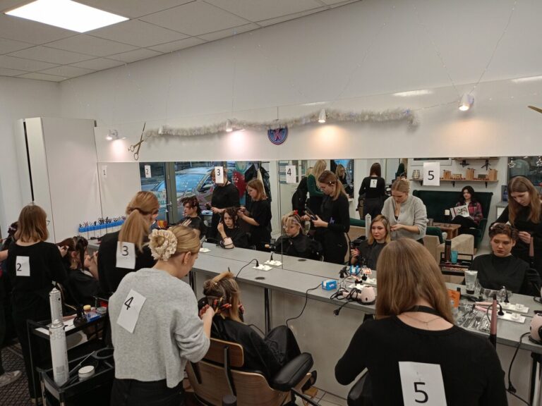 Szkolny konkurs fryzjerski